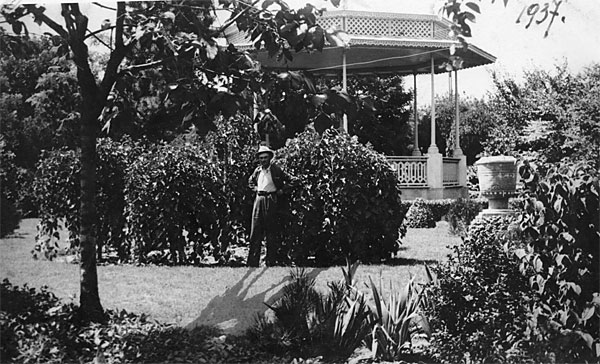 Файл:Пудівітр біля ротонди (1937).jpg