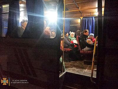 Евакуйовані в автобусі