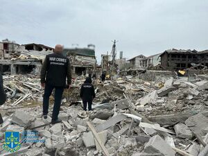 Прокурори оглядають руїни бази відпочинку