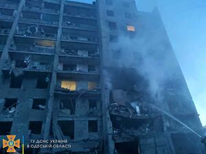 Пожежа в дев'ятиповерхівці невдовзі після влучання