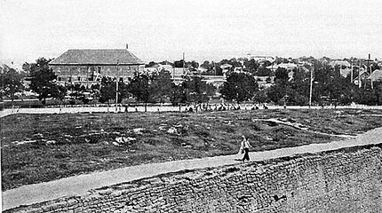 Сквер перед фортецею, початок XIX ст.